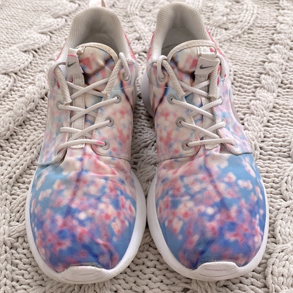 Custom Nike Aurora Iridescent Cherry Blossom Roshe 1 One Women Size 7 - Picture 4 of 8